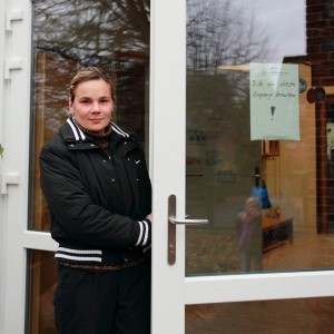 Olga Diefenbach aus Bönebüttel schickt Tochter Joall weiter in den Kindergarten. Auch wenn sie keiner haben wolle, zu vermeiden sei eine Grippe ohnehin nicht völlig. 