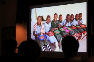 Spannende Einblicke in das Leben der Massai in Tansania gab es beim Diavortrag von Pastor Jan-Philipp Strelow.