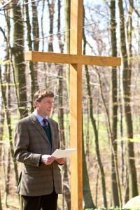 Heinrich von der Decken dankte im Namen der Hessischen Hausstiftung für die konstruktive Begleitung in der Entstehungsphase durch die Gemeinde, das Amt Lütjenburg, der Forstabteilung der Kammer und der Kirche. 