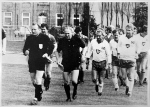 Bewegte Zeiten erlebten die Fußballer des Vereins. Spiele wie gegen den HSV gehörten zu den besonderen Ereignissen auf dem Bornhöveder Rasen. 