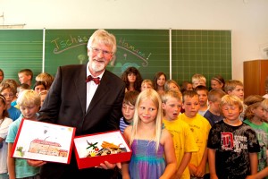 Freitag verabschiedete sich Dierk Hamann von seinen Schülern, Lehrern, Eltern und Freunden an der Grundschule Schipphorst. 15 Jahre leitete und prägte Hamann das Geschehen an der kleinen Dorfschule. 