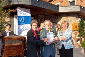 Sabine Meier, Karl Dieter Groll und Ingrid Sönnichsen vom Vorstand der Volkshochschule Wankendorf (v.li.) freuten sich über die rege Teilnahme an der Feier zum 40-ten Geburtstag der VHS-Wankendorf, die ein fester Bestandteil des kulturellen Angebots in der Gemeinde ist. 