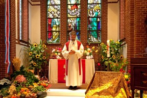 James Findeisen-MacKenzie stand am Sonntag zum letzten Mal als Pastor der Kirchengemeinde Wankendorf vor dem Altar und auf der Kanzel. Er geht nach Neumünster. 