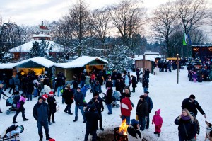 Tausende kamen. Eine zauberhafte Schneelandschaft und ein in eine ganz besondere Atmosphäre getauchter Wald machte die 14. Waldweihnacht im Erlebniswald Trappenkamp für Groß und Klein zu einem ganz besonderen Erlebnis. 