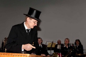 125 Jahre Feuerwehr in Bönebüttel. "Das ist eine spannende Zeitreise vom Löscheimer bis hin zu zwei schlagkräftigen Feuerwehren heutiger Tage", sagt Gemeindewehrführer Dirk Kock-Rohwer. 1886 entwickelte Carl Benz sein erstes Automobil, in der USA wurde die Freiheitsstatue enthüllt ein Getränk namens Coca-Cola wurde erfunden und Bönebüttel gründete eine Feuerwehr. 