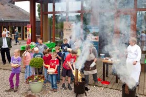 Frisch und Lecker! Das war das Rezept für begeisterte Kinder im ersten Kochkurs für Kinder im Erlebniswald Trappenkamp. 