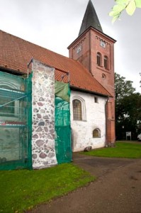 IMG_1781 Noch ist die Bornhöveder St. Jacobi Kirche statisch nicht gefährdet. Auf Dauer muss das historische Bauwerk jedoch grundsaniert werden, sagt Jochen Hildebrandt aus dem Bornhöveder Kirchenvorstand.
