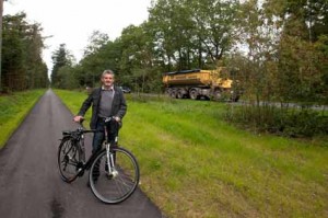 Krille_Radweg_15_09_2011_IMG_2035 Rund 700.000 Euro kostet der 3,6 Kilometer lange neue Radweg zwischen Rickling und Trappenkamp. „Die hier geschaffene Sicherheit ist unbezahlbar“, sagt Trappenkamps Bürgermeister Harald Krille.