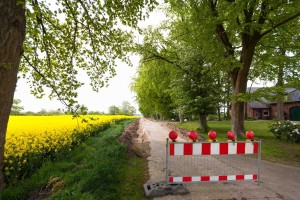 In den nächsten Wochen sind in Schillsdorf, Großharrie und Tasdorf Spurbahnen, wie hier aktuell der Wohldkamper Weg, einseitig gesperrt. 