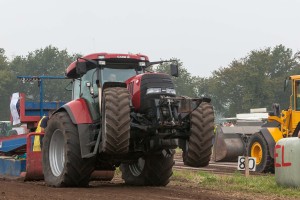 So manche Fahrt drohte noch kurz vor dem Ziel zu enden. Wenn die Gewichte des Schleppschlittens und aufgeschobener Ackerboden für immer mehr Bremswirkung sorgten, halfen auch aufbrüllende Motoren nicht mehr.