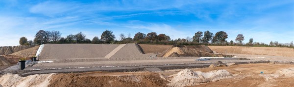 17 Hektar soll die in sechs Bauabschnitten geplante Deponie für schwach belastete Böden einmal umfassen. Damit ist die neue Deponie in Tarbek zurzeit die größte ihrer Art in Schleswig-Holstein. 
