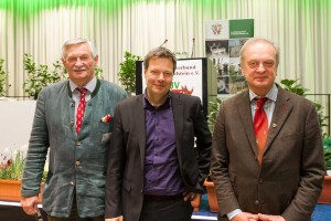 Hans-Jürgen Langbehn, Schatzmeister im schleswig-holsteinischen Landesjagdverband (LJV), Umweltminister Dr. Robert Habeck und Dr. Klaus-Hinnerk Baasch, Präsident des LJV Schleswig-Holstein dürften wohl in naher Zukunft keine großen Freunde werden. Das Verhältnis ist trotz gegenseitiger Gesprächsbereitschaft eher abgekühlt (von links). 