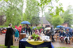 "Einige frühsommerliche Regenschauer gehören im Mai dazu", meinte Pastorin Ulrike Witte, die Sonntag mit ihrem ersten Motorradgottesdienst in Bokhorst eine Tradition fortsetzte.    