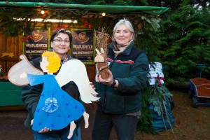 Die Waldpädagoginnen Kerstin Schiele und Britta Gehlhaar haben sich einige Neuigkeiten einfallen lassen. Unter anderem wird es einen kleinen Weihnachtsumweltparcours mit blauem Engel, knuffige Eichhörnchen zum Basteln und viele neue Überraschungen geben.