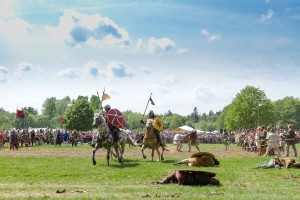 Hin und her wogte die Schlacht bei Suentana, die den Besuchern eindrucksvolle Bilder bot. Besonders erfreulich: Nach einer angemessenen Zeit künstlerischer Darstellung durften alle Streiter wieder auferstehen und den Applaus des Publikums genießen. 