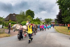 Traditioneller Umzug als Auftakt für das Vogelschießen in Großharrie.