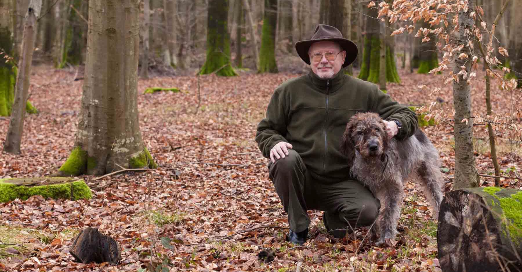 Wölfe stehen hoch im Kurs. In seinem neuen Krimi “Auf Wölfe schießt man nicht”, nimmt der Boostedter Autor Heinz-Dietmar Lütje das Thema aufs Korn