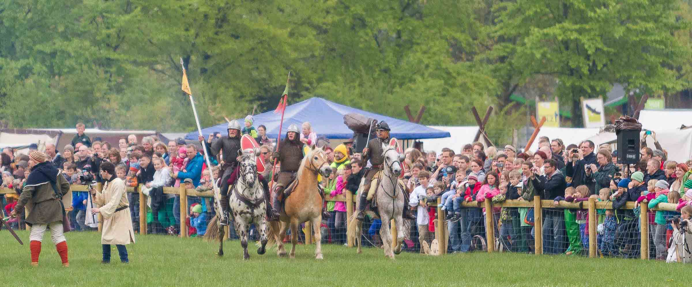 Schlachtenlärm statt Blätterrauschen – im Erlebniswald Trappenkamp wogte zum zweiten Mal die historische Schlacht zwischen Sachsen und Slawen auf dem Suentanafeld hin und her