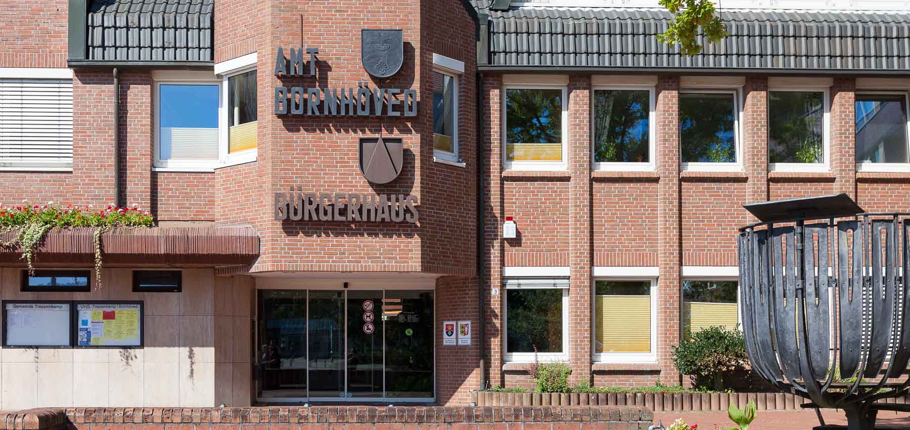 In Trappenkamp hängt der Haussegen schief. In einer Sitzung der Gemeindevertretung am Donnerstag nahm die Trabi-Fraktion die Abwesenheit von zwei SPD-Mitgliedern wahr, um Beschlüsse zur Kindergartenentwicklung und zum Feuerwehrneubau zu kippen