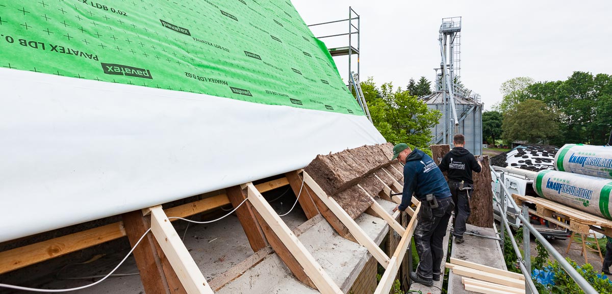 Dämmen ohne Reue – kluge Bauherrn und Renovierer sollten es der Natur nachmachen und bei Neubau und Renovierung neben Energieeffizienz auf das richtige Wohlfühlklima setzen.