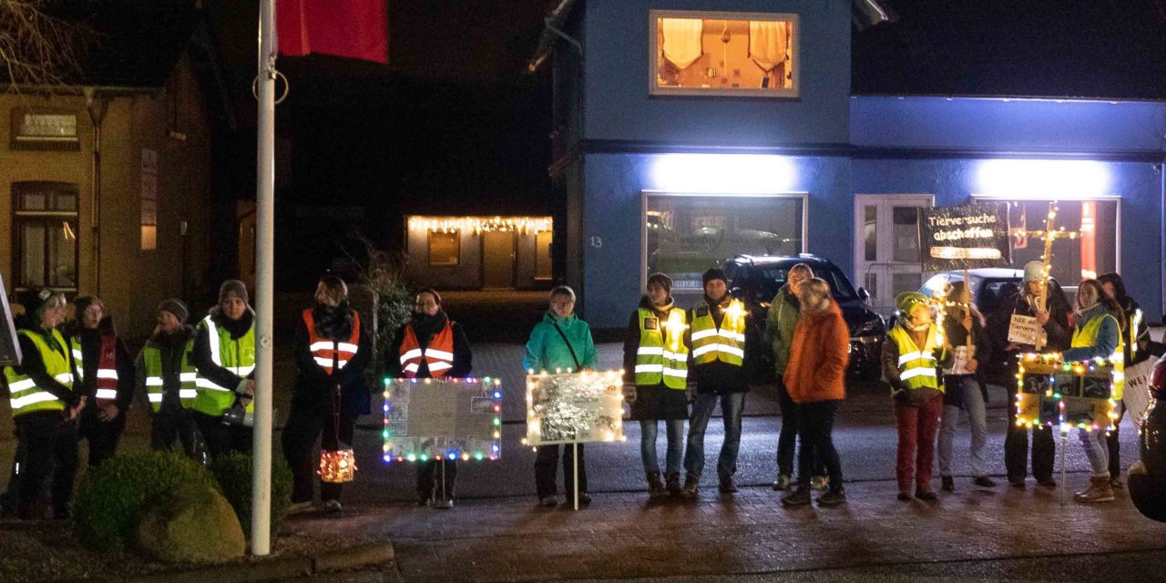 Wankendorfer Politiker tagten in Schlüters Gasthof. Tierschützer durften nicht hinein. Demokratie geht anders!