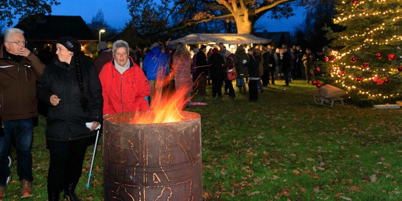 In der Weihnachtszeit wird es lebendig auf den Dorfplätzen rund um Neumünster. Auch in Großharrie wurde mit dem 1. Advent die Weihnachtszeit eingeläutet.