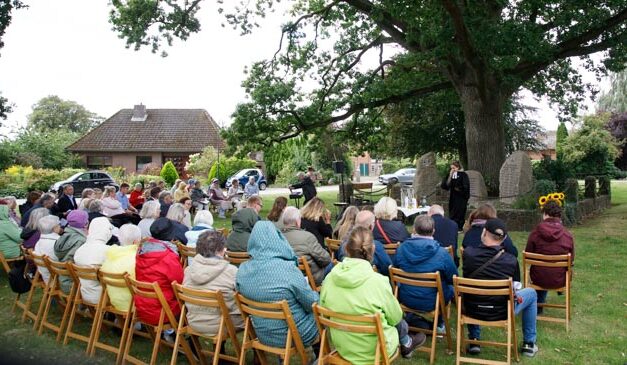 Herbstliche Sommerkirche begeisterte Besucher in Großharrie